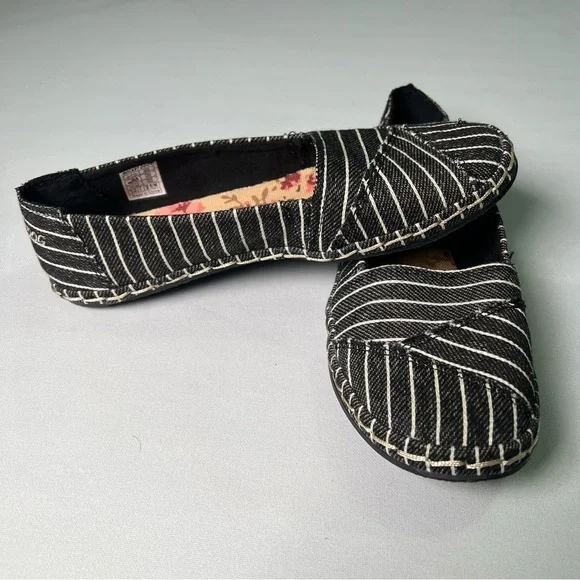 Rocket Dog Black & White Fringe Stripe Afina Aloe Canvas Slip-On Sneakers 6M - Picture 1 of 9